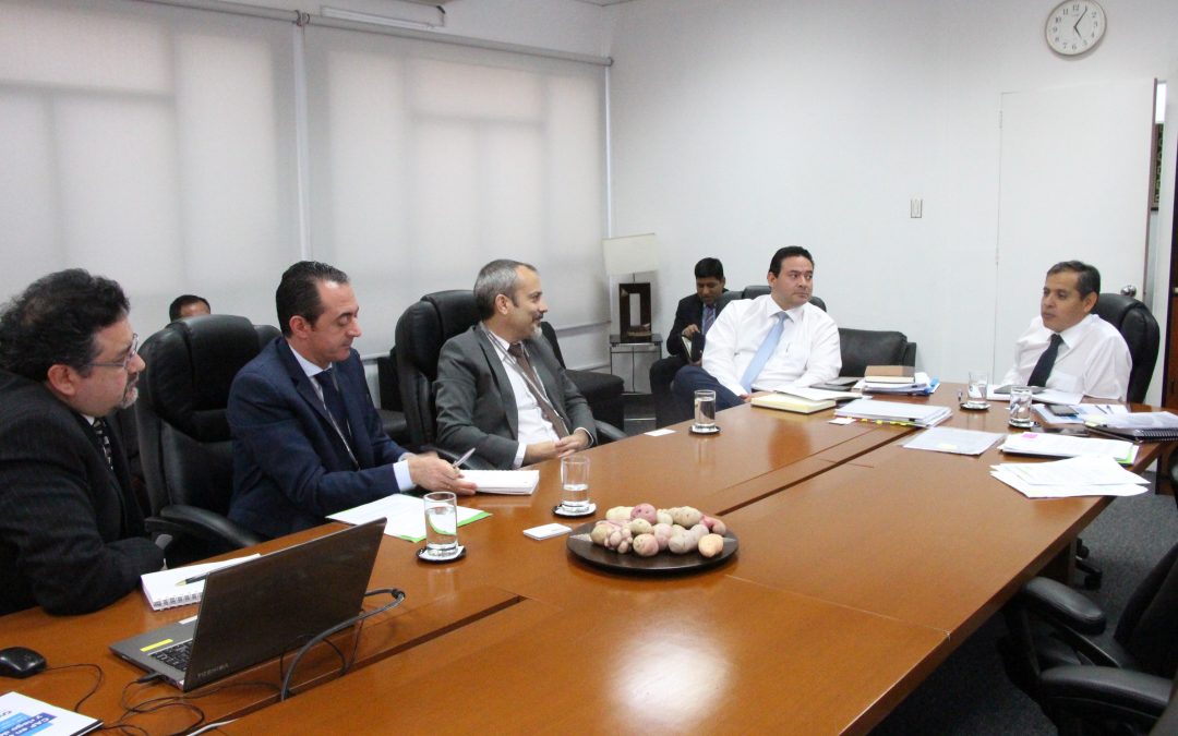 Ministro Gustavo Mostajo se reunió con funcionarios de CAF para conocer proyectos en desarrollo a la actividad agrícola