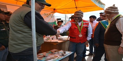 MINAGRI entrega kits veterinarios y forraje para enfrentar heladas en Puno