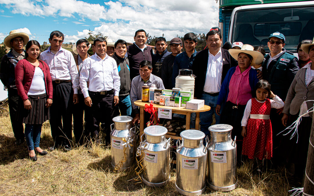 MINAGRI: Entregan vehículos y equipos cofinanciados por AGROIDEAS para mejorar producción y abastecimiento de leche en Huacataz